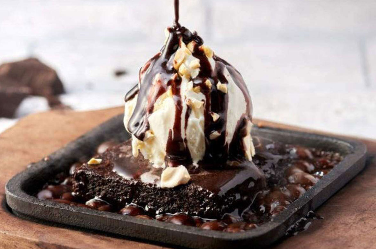 Sizzling Brownie With Ice Cream